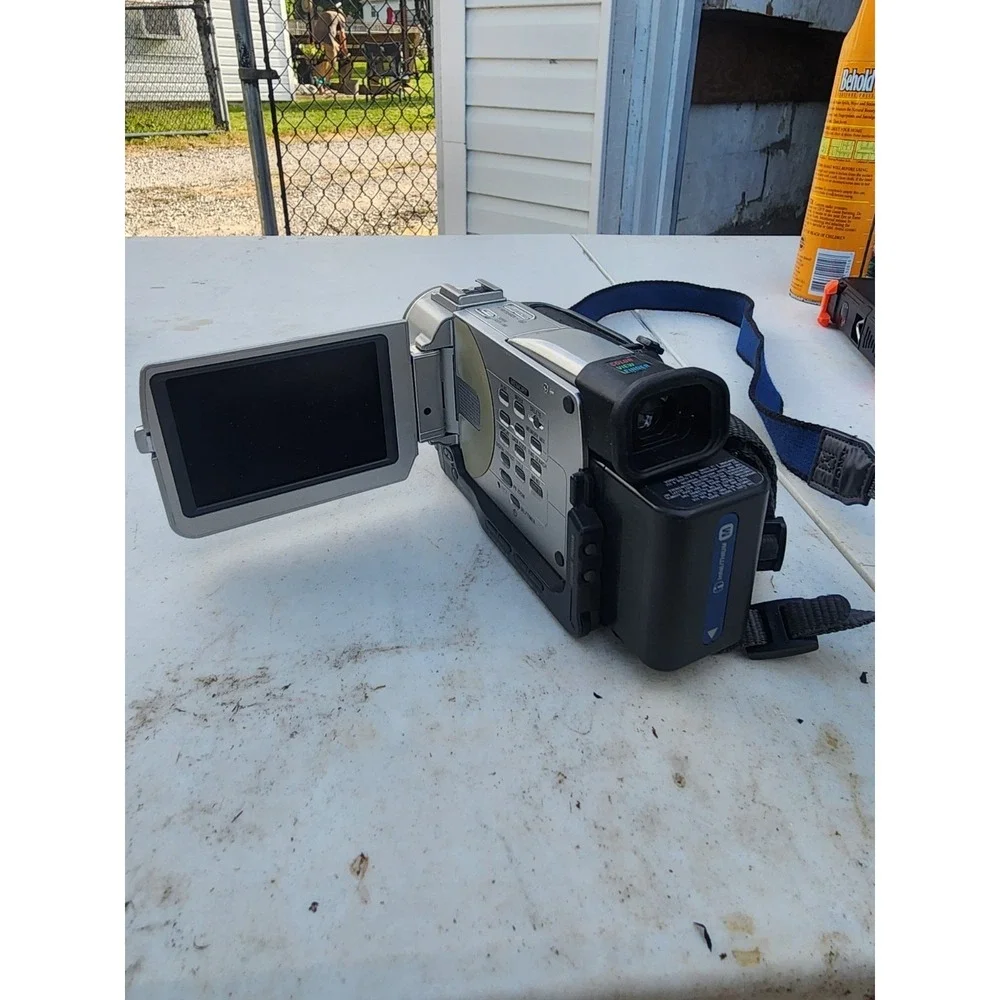 Sony Handycam DCR-TRV11 Digital Camcorder Carl Zeiss Lense, Tested W/ Cords, Bag